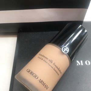 Giorgio Armani Luminous Silk Foundation 5.5
